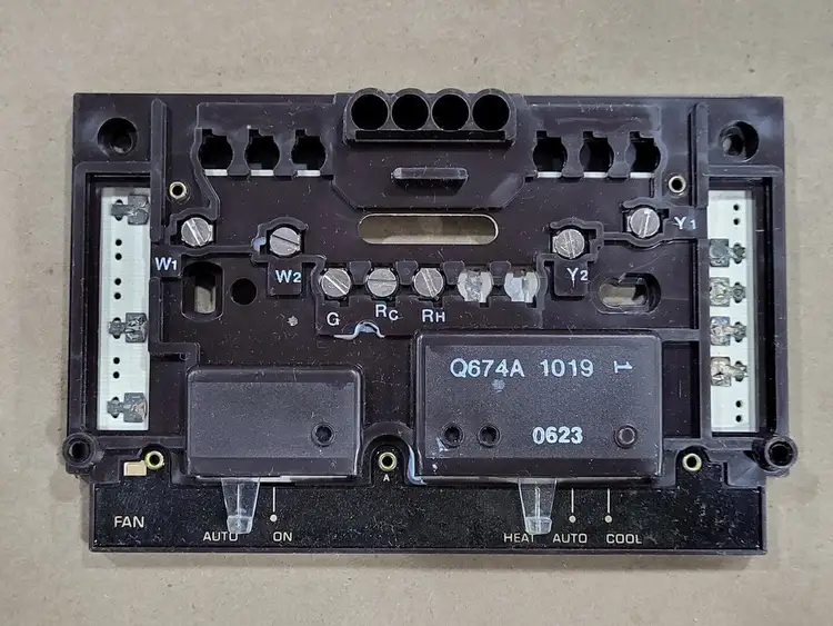 New | in-Stock HONEYWELL Q674A-1019 Parts British Columbia CA | Lenmark #269729
