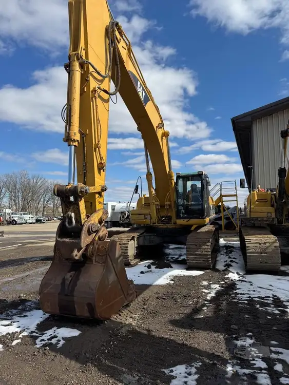 Used 2006 CATERPILLAR 330DL Crawler Excavators North Dakota US | ABN Services #1339186