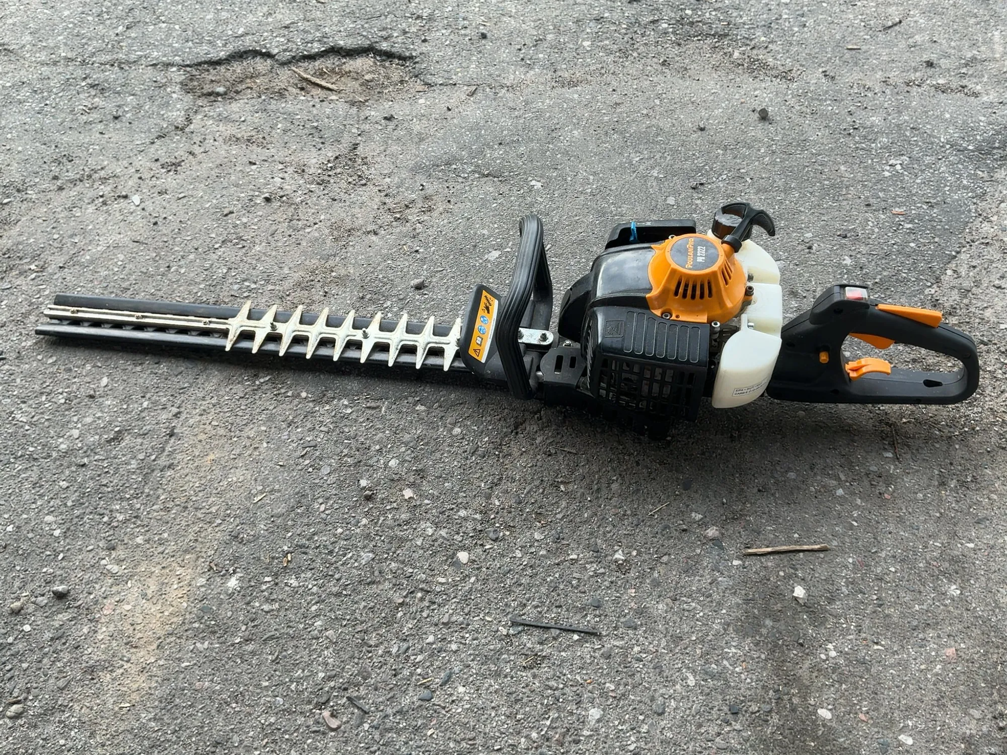 PoulanPro PR 2322 Hedge Trimmer