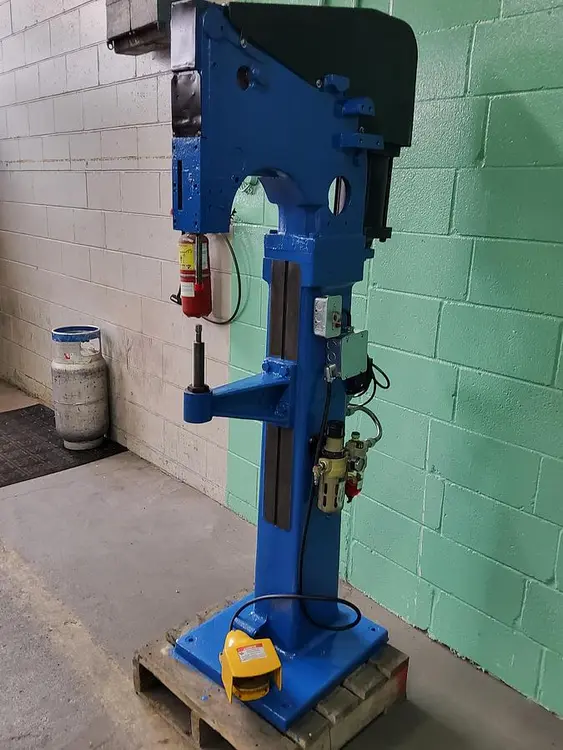 Used NONE CLINCHING MACHINE Clinching Machines CA | B & B RIVET MACHINE #898761