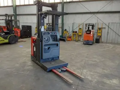 USED 2022 RAYMOND 560-OPC30TT