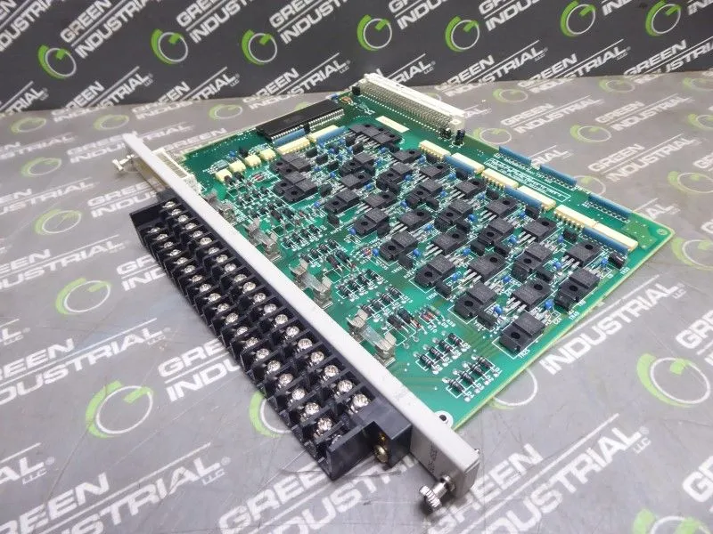 Siemens Simatic 505-4532 1/2A  DC Output Module PWB 2586402-0001 Rev.E Used