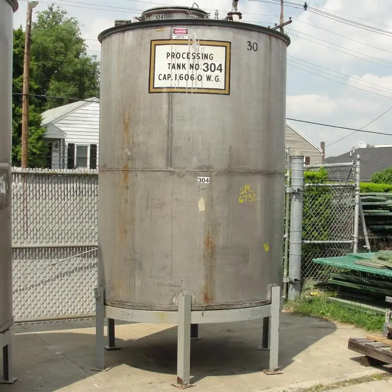 SPC6733  Tank 1606 gallon vertical tank, 304 SS, slope