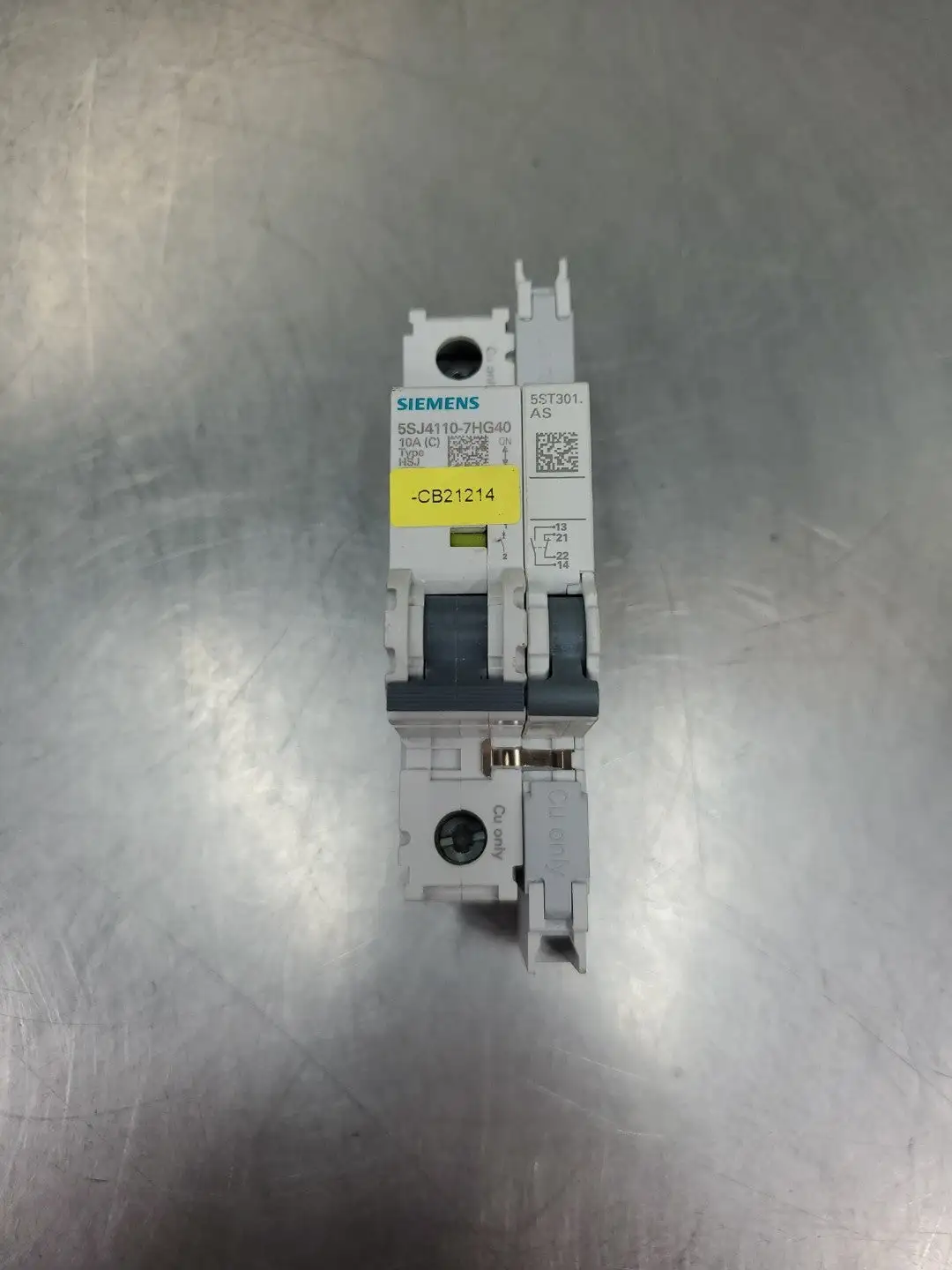 USED Siemens 5SJ4110-7HG40 Circuit Breaker w/5ST301 AS Auxiliary Switch