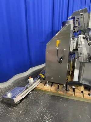Used CHASELOGEMAN CORP FPCC212CW Bottle Feed Hopper Elevator Ohio US | HGR 24 #1006506