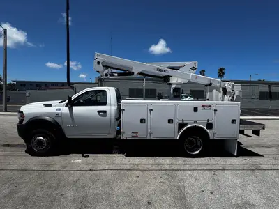 Used 2020 VERSALIFT SST40EIH-02 Bucket (boom) trucks Florida US | Truck and Van Outlet #1509147