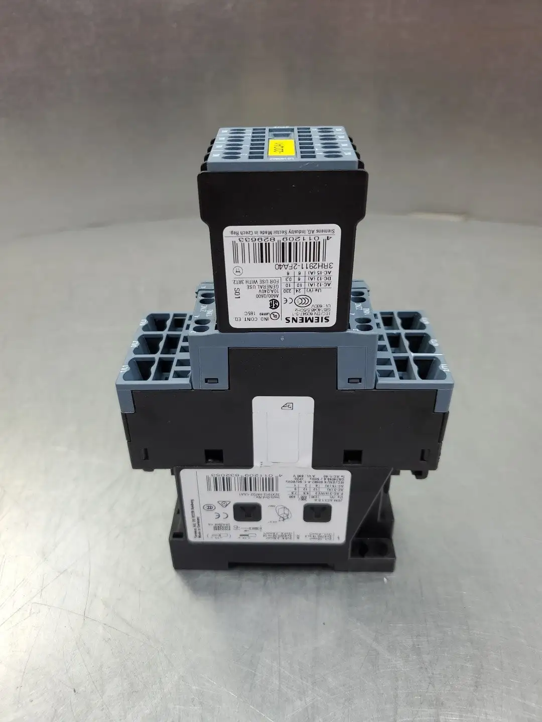 SIEMENS 3RT20242BB40 SIRIUS POWER CONTACTOR w/3RH29112FA40 MODULE. 4D46