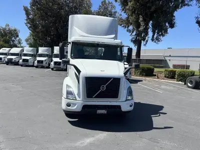USED 2021 VOLVO VNR42T300