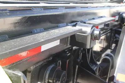 New | in-Stock 2027 MACK MD7 Rolloff Trucks Texas US | Roll Off Truck World #1491924