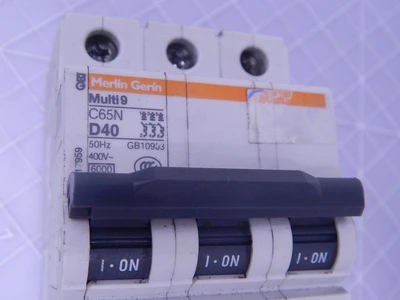 Used MERLIN GERIN _UNKNOWN_ Circuit Breakers Texas US | OCO Industrial #1677063