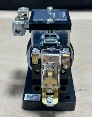 NEW Allen-Bradley 809-A12E