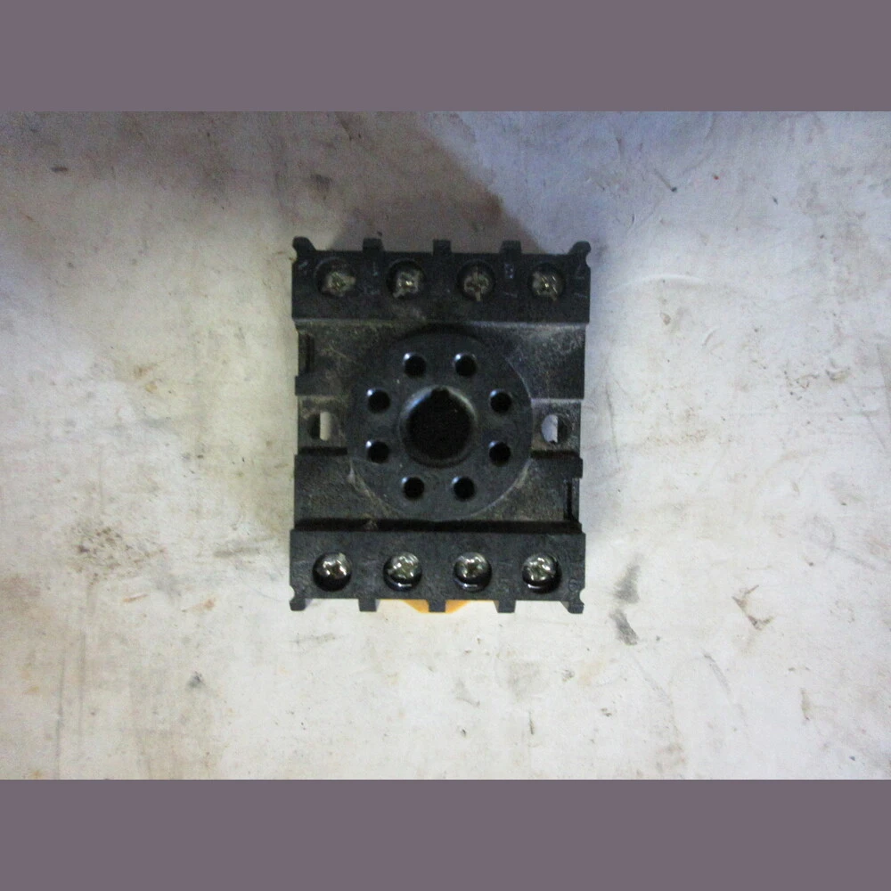 Omron 8 Pin Base