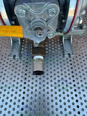 USED IDEX SANDPIPER S05 STAINLESS STEEL/ALUMINUM DOUBLE DIAPHRAGM PUMP 1" THREADED
