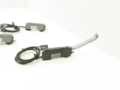 Keyence FS-N11CN Fiber Optic Sensor 24V Various Cable Lengths Included Lot of 5
