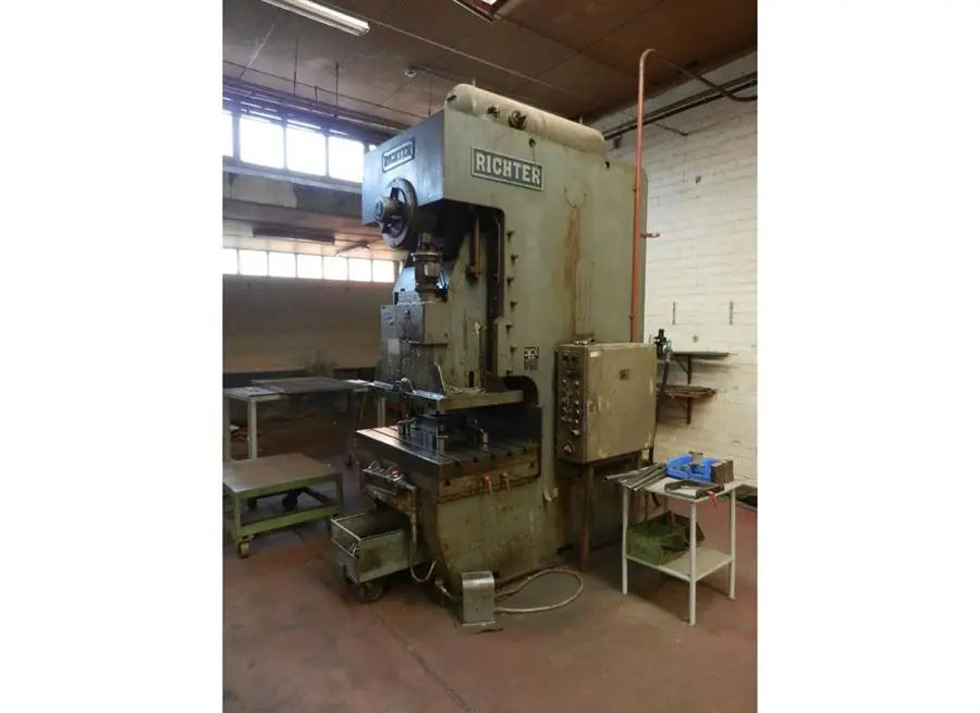 USED ADAM RICHTER 160 TON