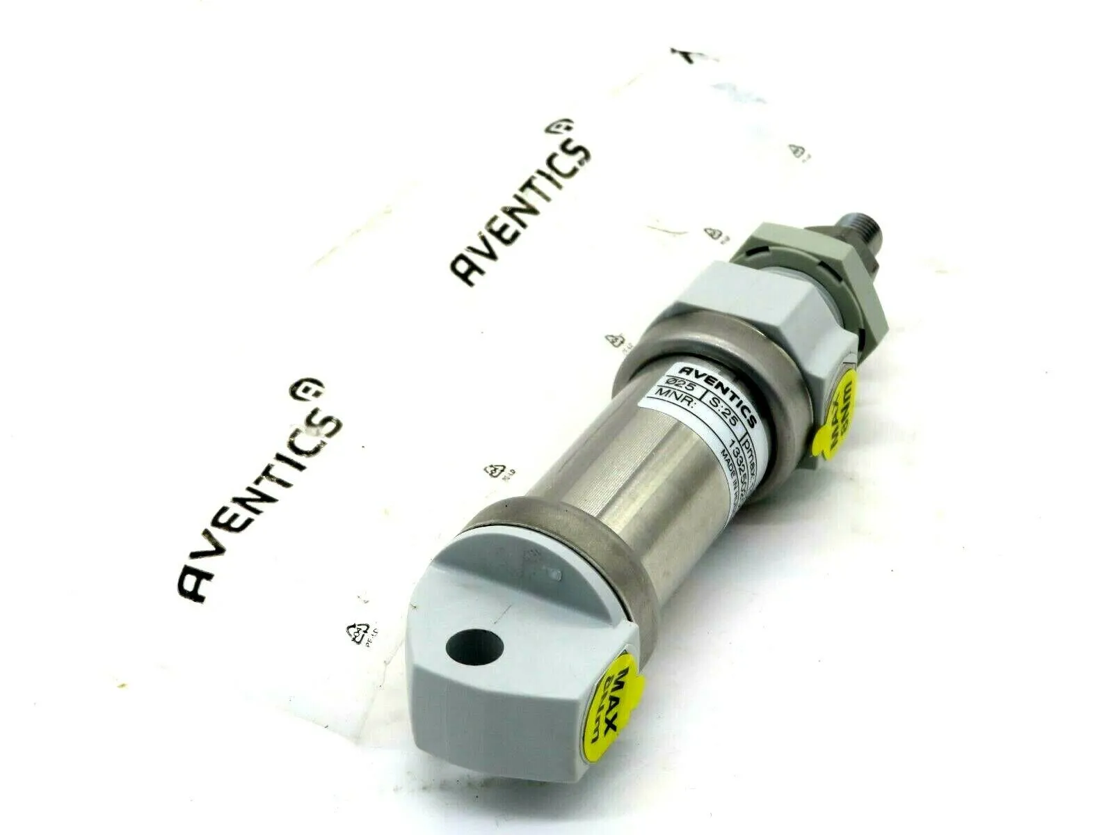NEW AVENTICS 133-250-200-0 PNEUMATIC CYLINDER 1332502000
