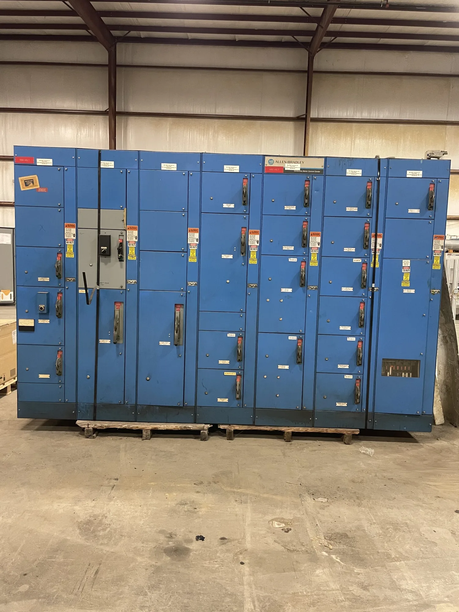 Allen-Bradley Centerline 2100 7 Section MCC Motor Control Center 800/300A 600V