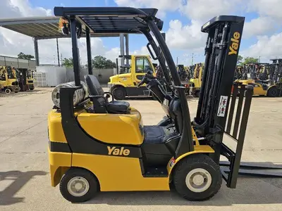 Used 2021 YALE GLP040SVX Internal Combustion Forklifts: Pneumatic Tire Illinois US | Somerset Equipment Sales #1546126