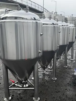 USED APEX BREWING SUPPLY 5BBL FV