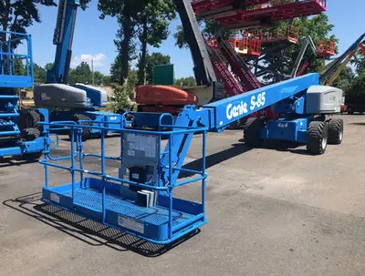 USED 2022 Genie S-85