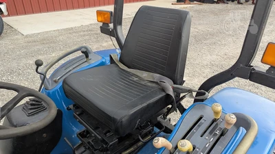 USED 1999 NEW HOLLAND TC33D