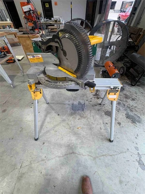 Used DEWALT DW715 Miter Saws Texas US | MachineryMax #1244500