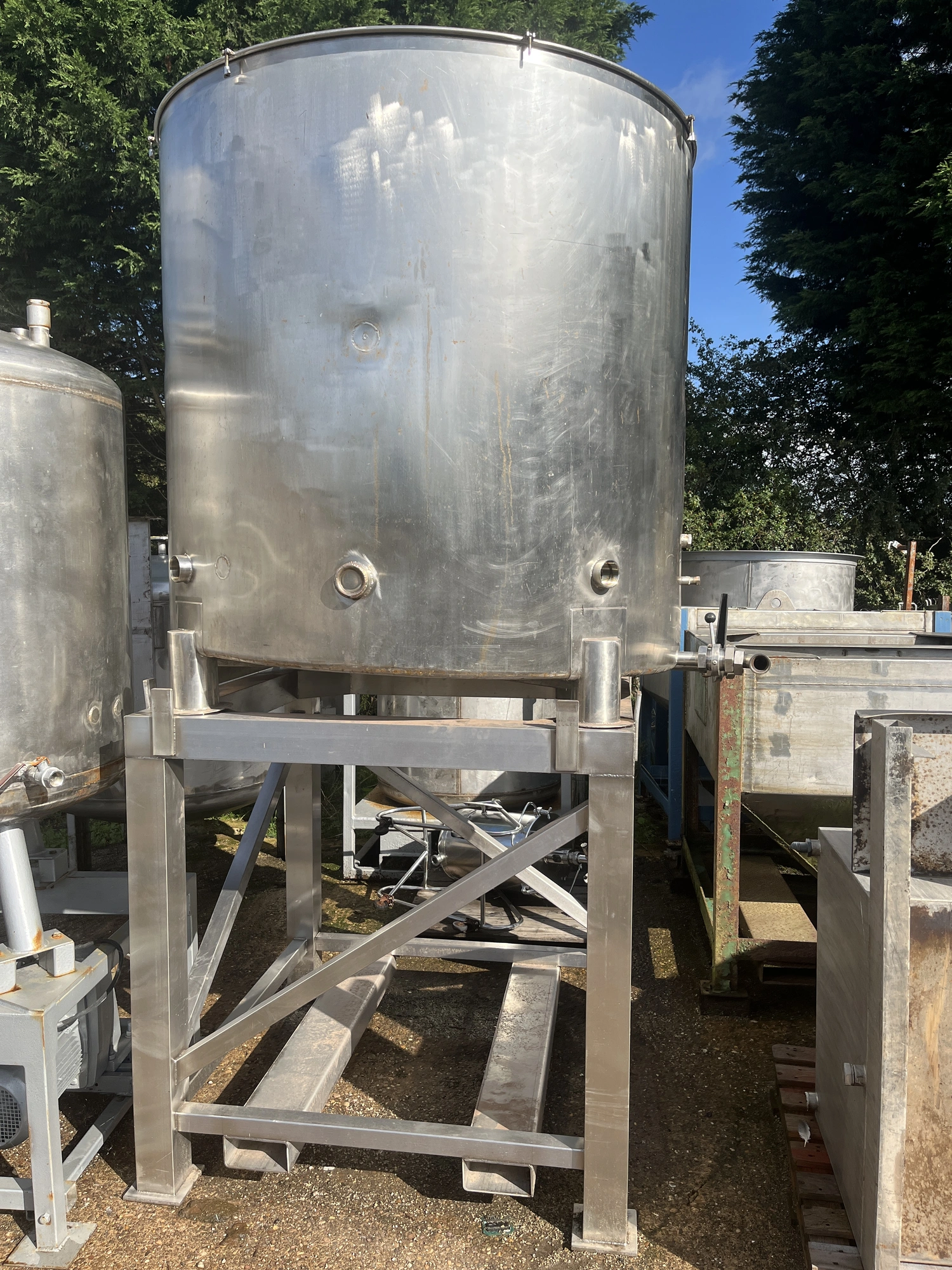 2,000L S/S Enclosed Electrically Heated Tank