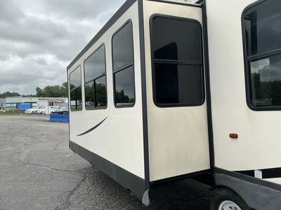 Used 2017 WILDWOOD LODGE 394FKDS Campers, Caravans, Motorhomes Michigan US | Miedema Asset Management Group #1402838