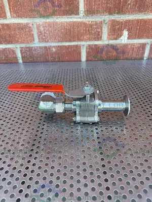 USED FLOWSERVE 1 WK7066TXBO V36 RO BALL VALVE W/ 1" SANITARY FITTING TO THREADED