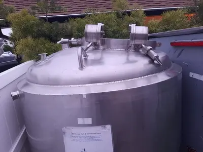 USED 1900 WALKER 200 GALLON