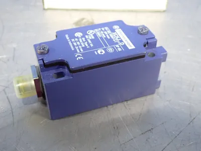 Used TELEMECANIQUE ZCKJ1D Relays & Switches Ohio US | HGR 24 #911943