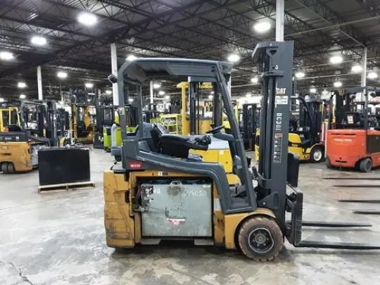 Used 2019 CATERPILLAR 2ET4000 3-Wheel Stand up Electric Counterbalance Forklifts | Russell Equipment #724029