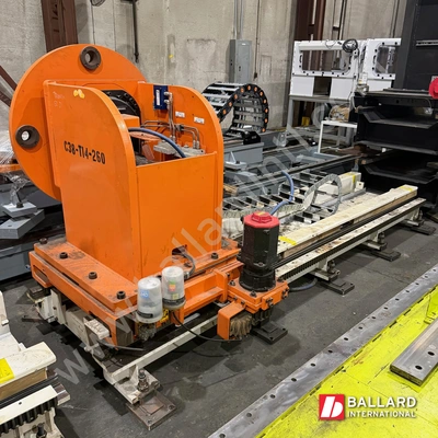 7th/8th Axis Lincoln Positioner with Linear Rail – 3 Meter