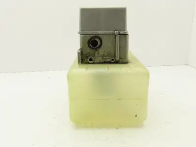 Showa LCB4 8210 Lubrication Oil Pump Machine Oiler 6L Tank 0.1 L/Min 200V