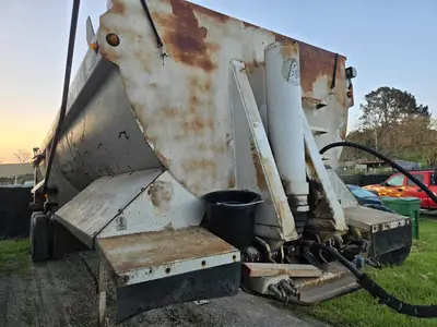 USED 2009 DRAGON 28FT