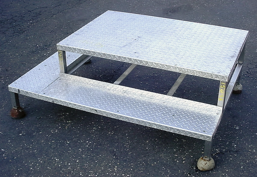 USED TWO STEP WORK PLATFORM 40 X 55 TWO STEP