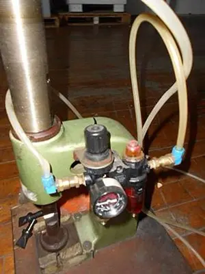 8513-220 Pneumatic Air Bench Press