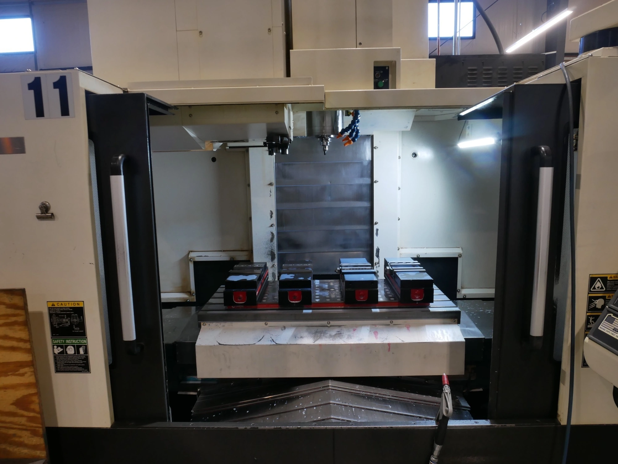 HYUNDAI WIA F500 CNC VERTICAL MACHINING CENTER