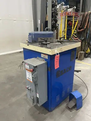 Haco Mini 220/4 8-Ga. x 8.66" Hydraulic Corner Notcher