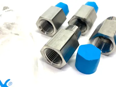 USED SWAGELOK STAINLESS STEEL PIPE ADAPTER FITTING 1/2"