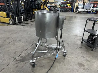 SS holding tank with pump