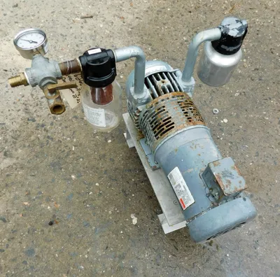 USED GAST OIL LESS VACUUM PUMP 2567-V108