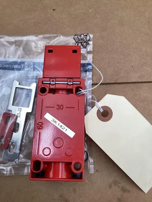 USED TELEMECANIQUE XCSA723