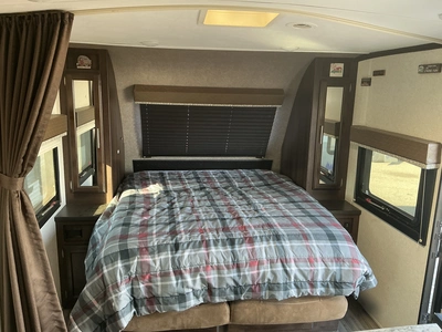 USED 2018 WHITE HAWK 23MRB