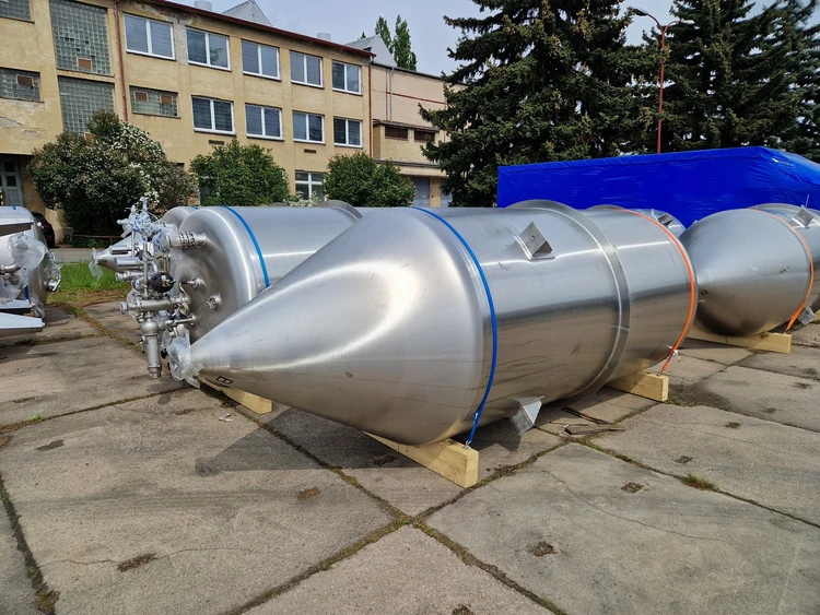 Used 2014 SCHWARTE-MILFOR 5,720 Litre Stainless Steel Tanks CZ | Perry Equipment #123467