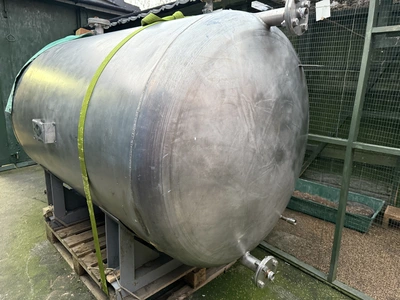 1,180 L S/S Horizontal Hot well Tank 12 kw