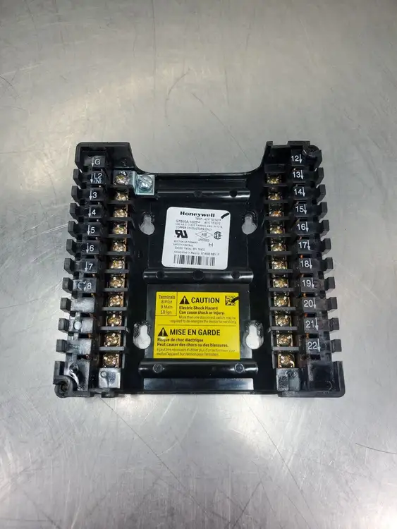 Used Honeywell Q7800A 1005 Burner Control Connector Module Plate Terminal Blocks South Carolina US | Palmetto Automation #1157845