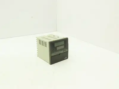 Yamatake SDC31 Digital Temperature Controller 100-240VAC C315GA000100