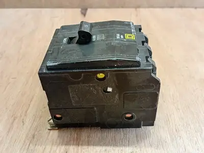 Used SQUARE D QOB315 Switchgears British Columbia CA | Lenmark #1438491