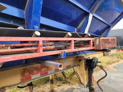 USED 2003 CANAMERICAN STONE SPREADER SOIL KING XL19